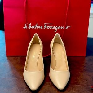 Brand new, never worn Ferragamo Pump Shoe in Petal, size 7.5